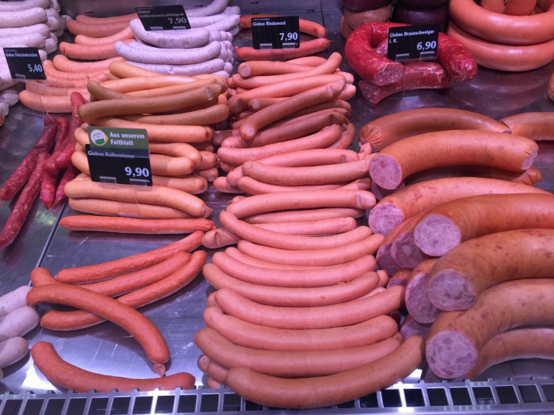 charcuterie-ST PIERRE-min_sausages_meat_butchery-1069321